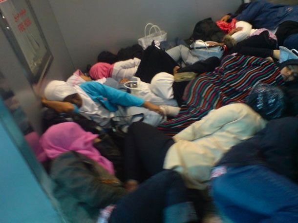 Awkward_Sleeping_Positions_Of_People_13