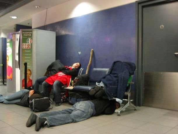 Awkward_Sleeping_Positions_Of_People_15