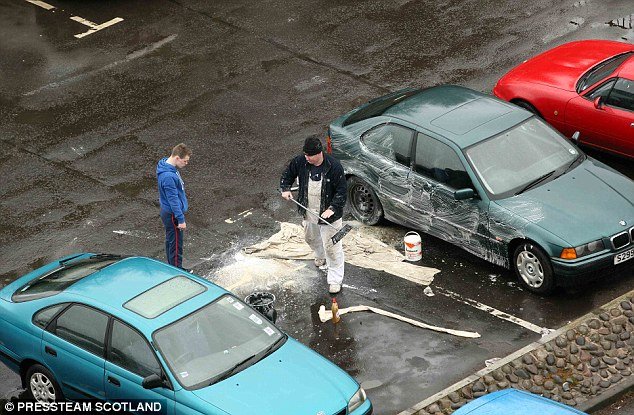 article-2292807-18A0358E000005DC-10_634x415