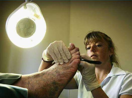 foot-cleaning-technician-photo-u2