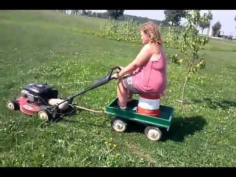 TVJ6ekdDYUdDUWcx_o_hillbilly-lawnmower-funny