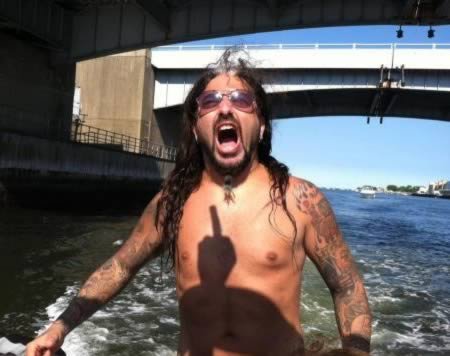 a98560_shadow-photobomb_12