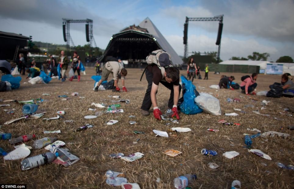 article-2352229-1A994C9B000005DC-7_964x620