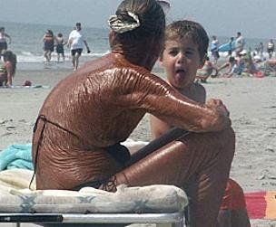 funny-pic-beach-babe-beware