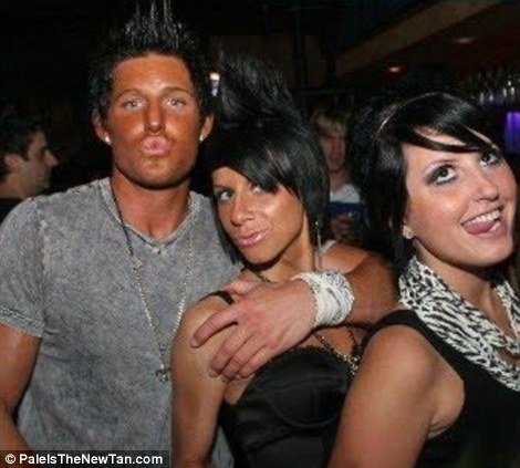 article-2127532-1287C300000005DC-697_470x423