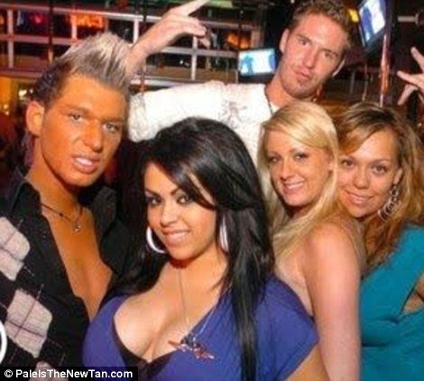 article-2127532-1287C338000005DC-899_470x423