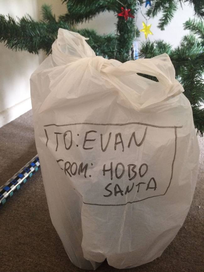 gift-wrapping-fails-from-hobo-santa
