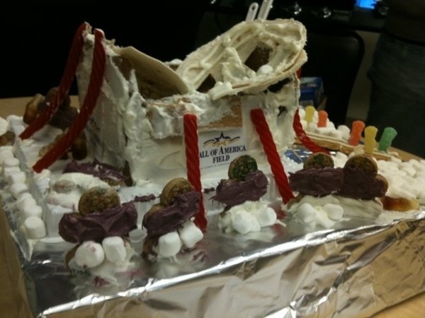 gingerbread-metrodome-fail-4827-1292604624-25