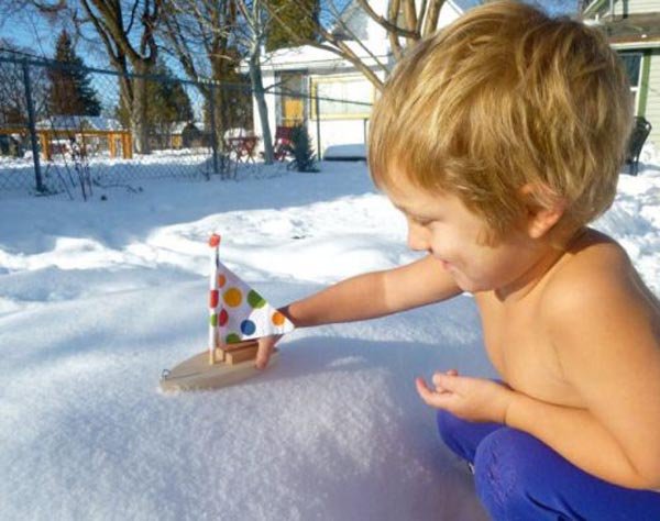 cute-kids-snow-boat-play