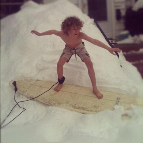 funny-child-skating-on-snow