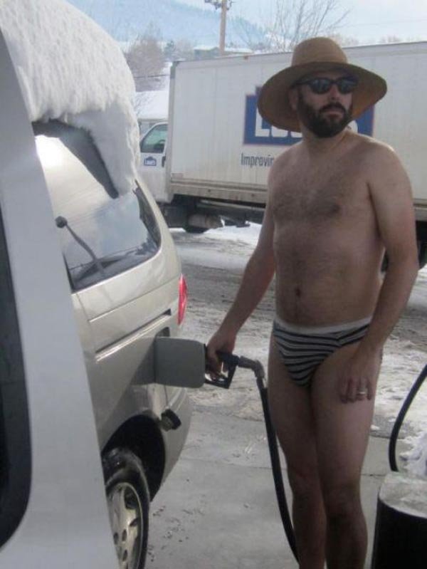 funny-guy-without-clothes-in-snow