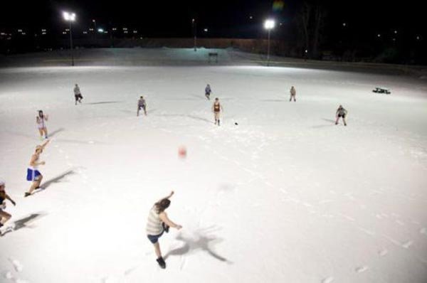 funny-soccer-game-in-snow