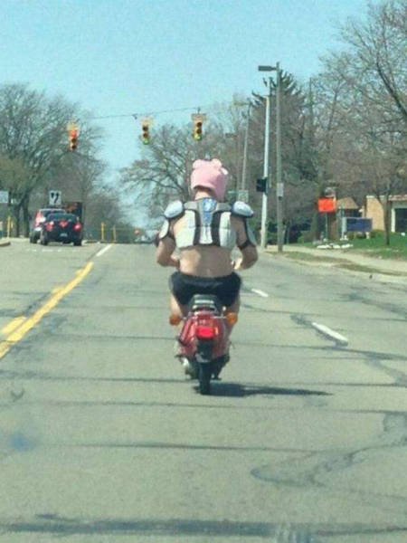 its-amazing-what-you-can-see-while-youre-commuting-17