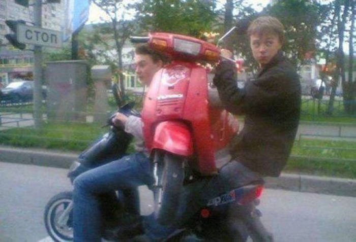 its-amazing-what-you-can-see-while-youre-commuting-25